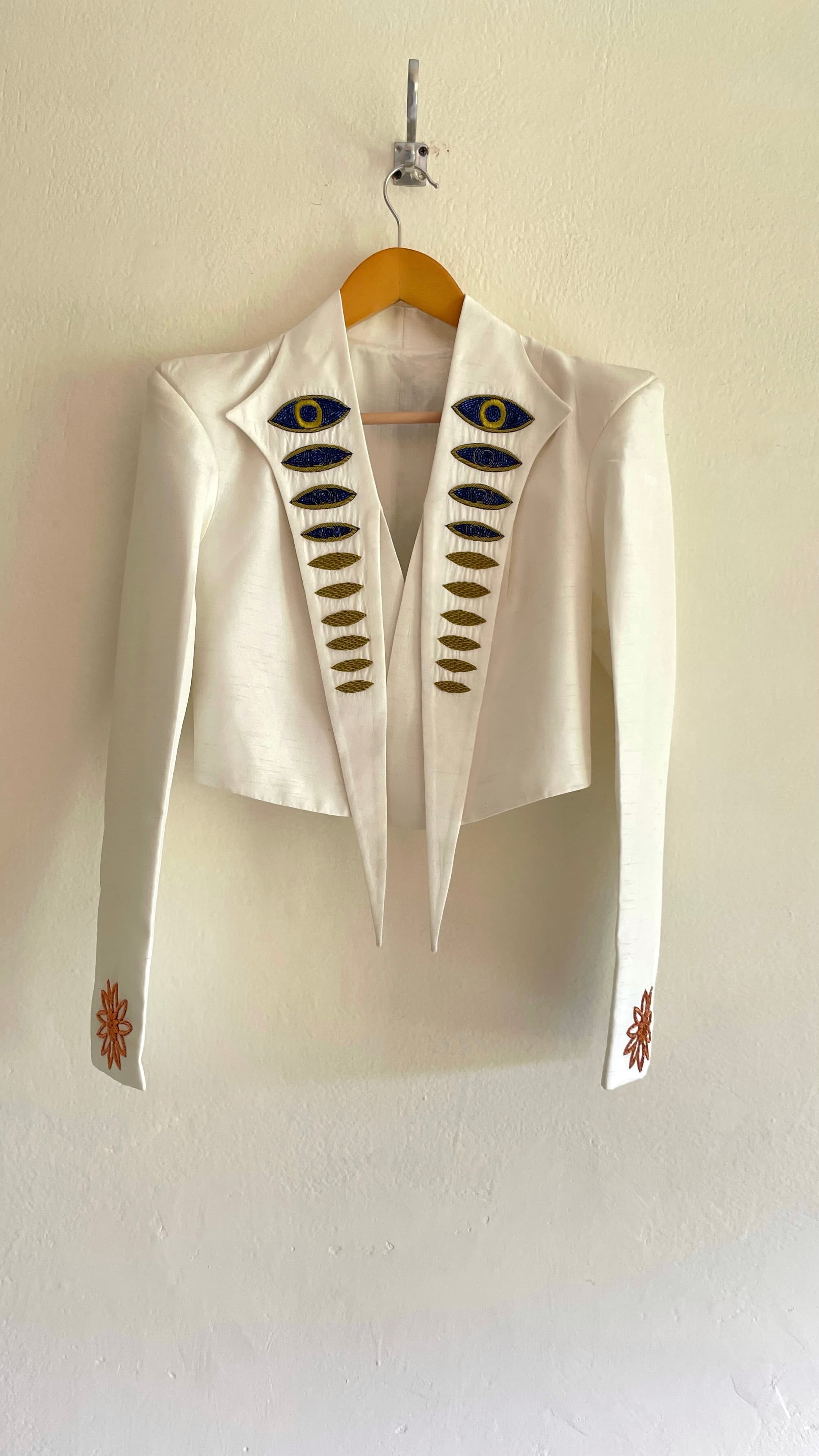 White Eye Embroidery Cropped Blazer